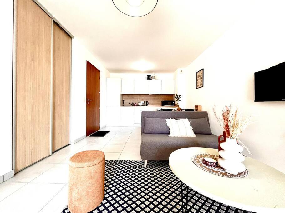 Appartement Neuf Avec Terrasse Сен-Флоран Екстер'єр фото